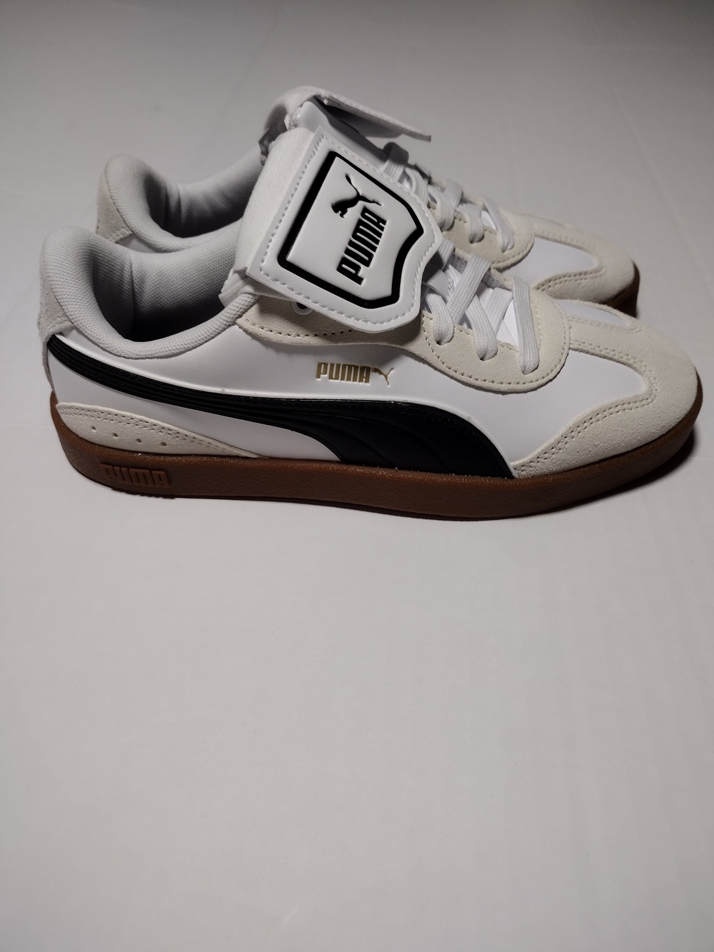 Women's Size 6.5 Puma Tennis Shoes